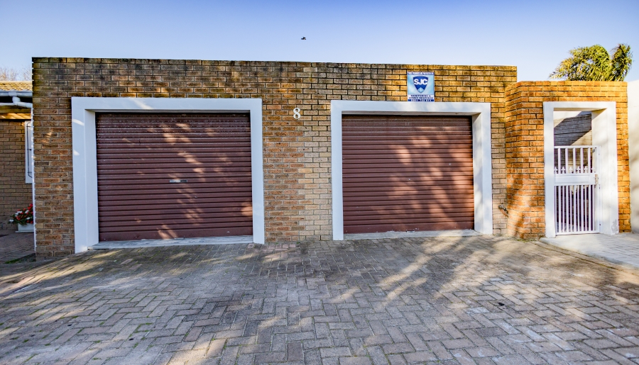 2 Bedroom Property for Sale in Oakglen Western Cape